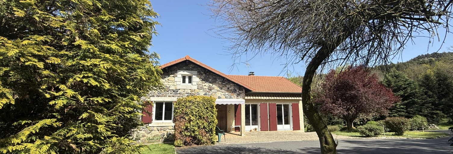 Maison 6 Pièces 138 m² à vendre à Saint-Germain-Laprade (43700)