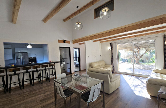 Entre Castillon du Gard et Remoulins, une villa 4 chambres + bureau qui cache bien son jeu.... — photo 3