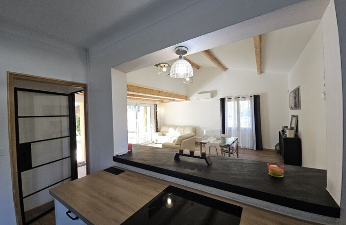 Entre Castillon du Gard et Remoulins, une villa 4 chambres + bureau qui cache bien son jeu.... — photo 4
