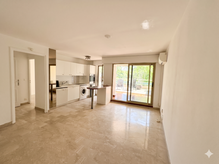 EXCLUSIVITE - Superbe 2 pièces en rez-de-chaussée avec terrasses, résidence sécurisée avec piscine — photo 1