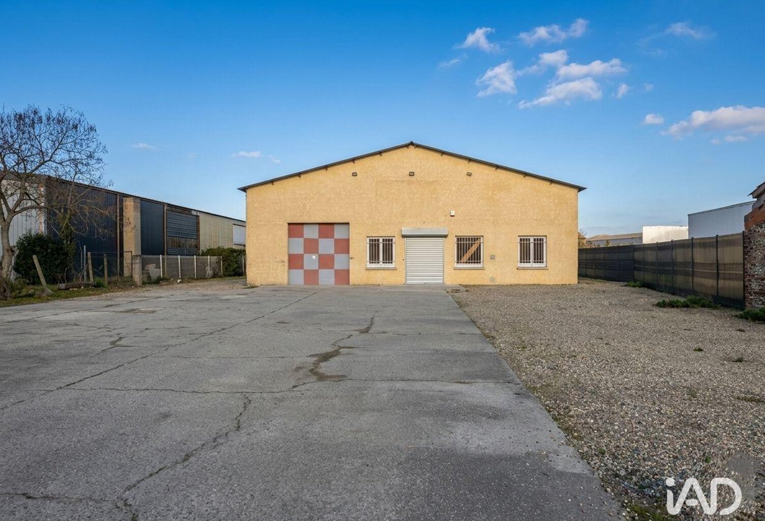 Location Hangar 500 m&sup2; — photo 1