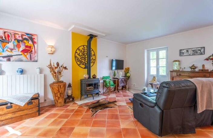 Vente maison 7 pièces 250 m² Jonzac (17500) — photo 3