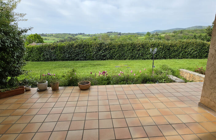 Villa Lentilly 128m2 sur un terrain arboré et paysagé de 1 — photo 2