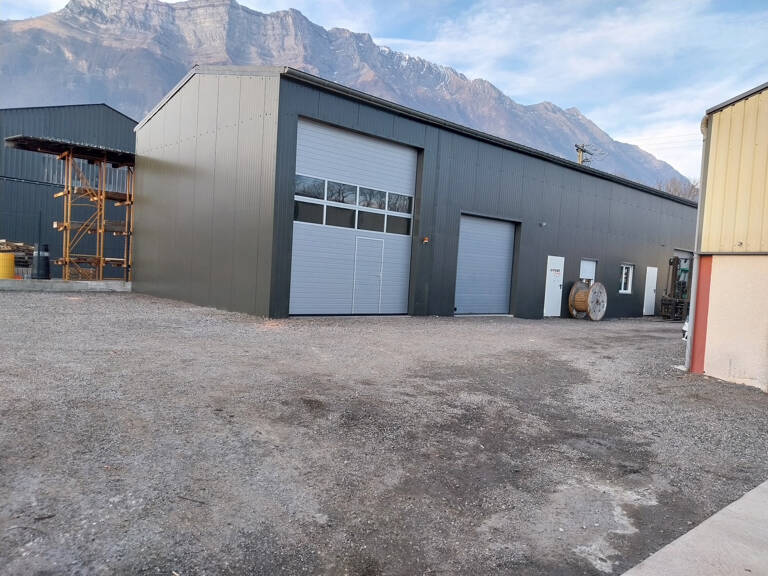 Local commercial en zone industrielle — photo 1