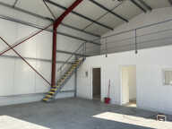 Local commercial en zone industrielle — photo 3
