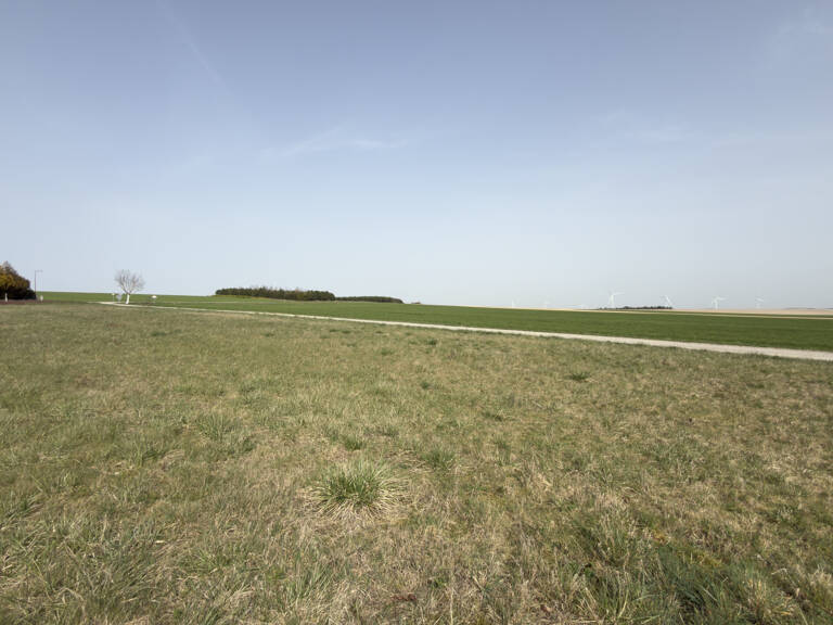 Beau terrain constructible 1 809 m2 allant jusqu'à 5 878 m2 — photo 1