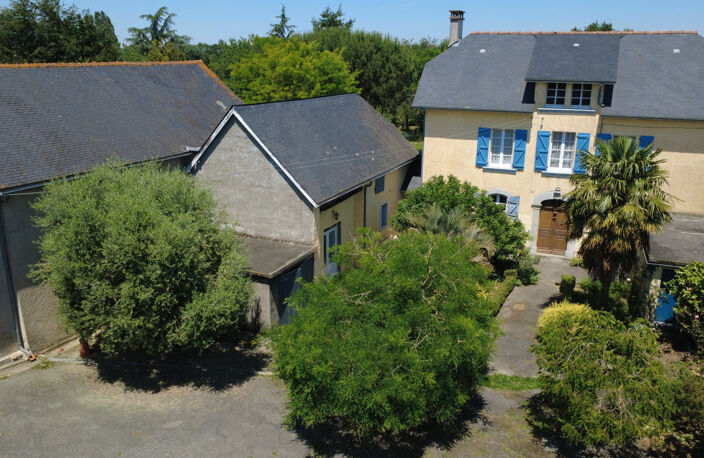 MAISON DE VILLAGES AVEC SES DEPENDANCES — photo 2