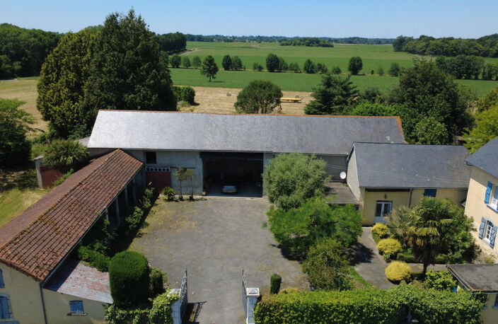 MAISON DE VILLAGES AVEC SES DEPENDANCES — photo 3