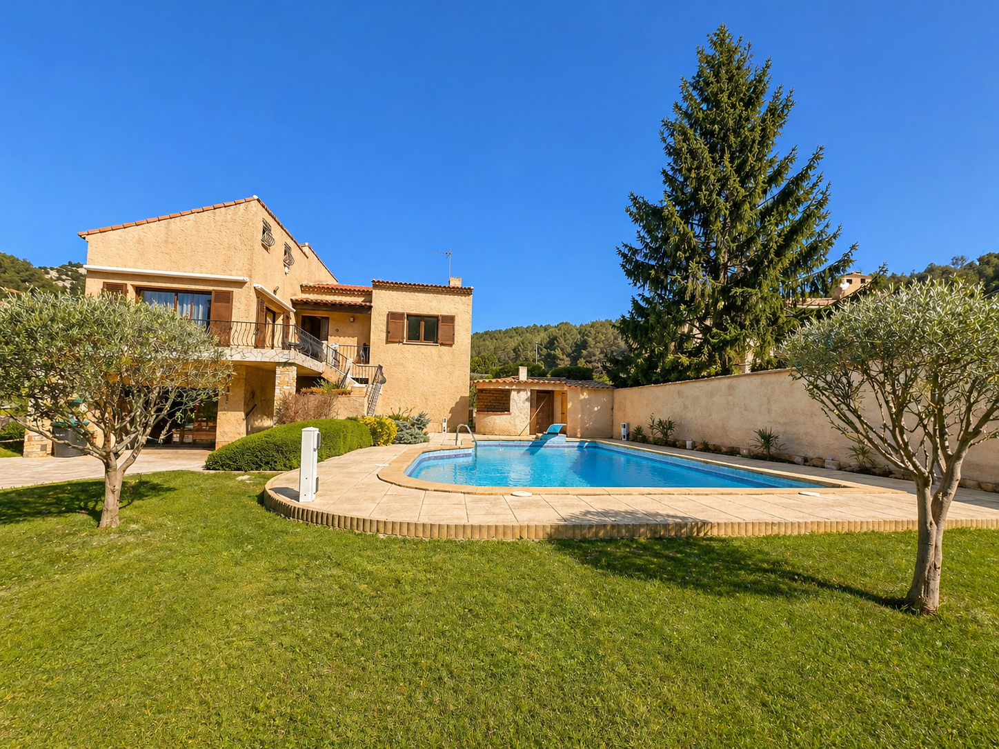 Villa / Maison  T7 à vendre Aubagne 13400