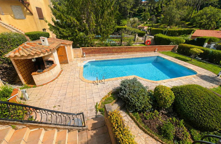 Route d'Eoures, très grande villa avec piscine et garage — photo 2