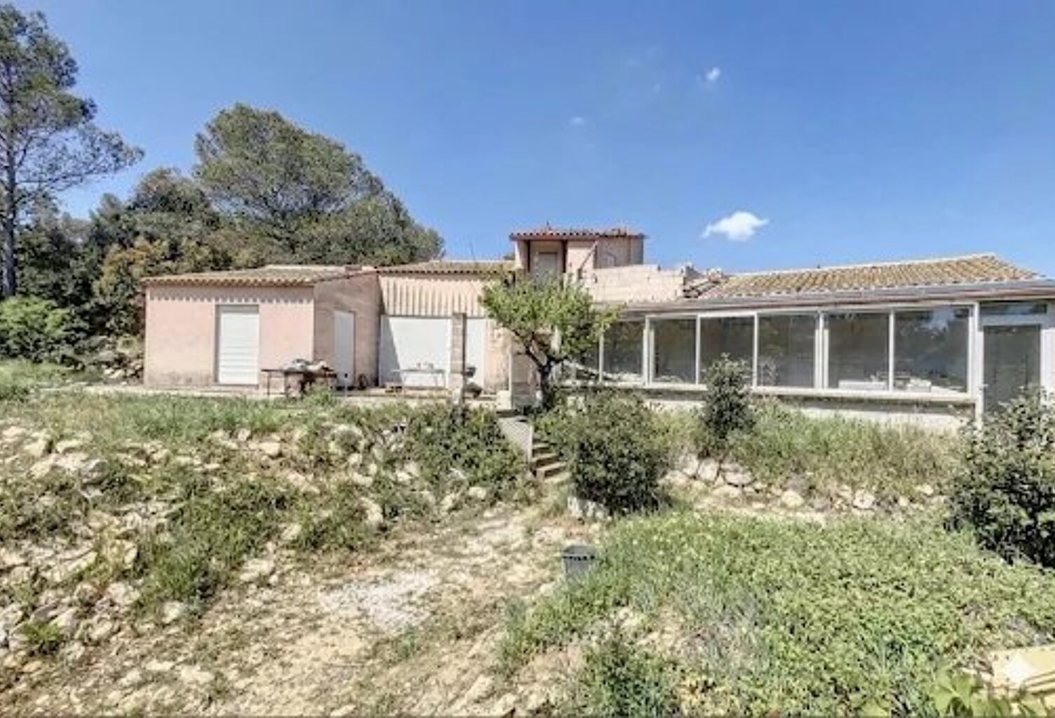 Nîmes, Vacquerolles/Cigale, villa 208m2+208m2 en sous sol, piscine sur 4100m2 — photo 1