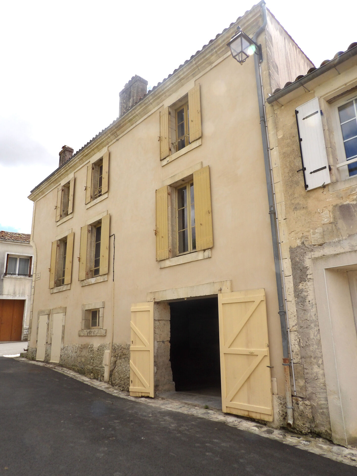 Villa / Maison  T6 à vendre Saint-Savinien 17350