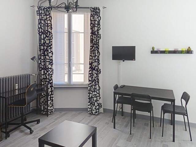 Appartement À Vendre — photo du bien