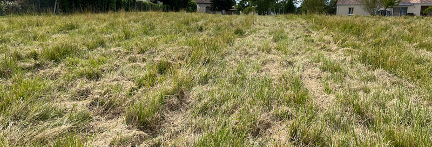 Terrain  2303 m² à vendre à Le Fouilloux (17270)
