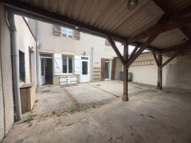 Maison en pierre de 160 m2 à rénover - Gray (70100) — photo du bien