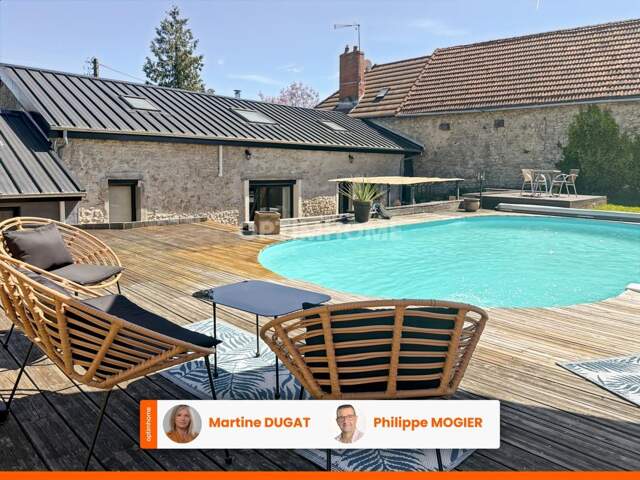 Ancienne maison en pierre entièrement rénovée qui conjugue authenticité et prestations contemporaines avec piscine — photo du bien