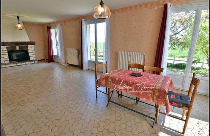 Maison familiale 4 chambres avec vie de plain-pied, sous-sol total et jardin de 1 380 m² — photo 4
