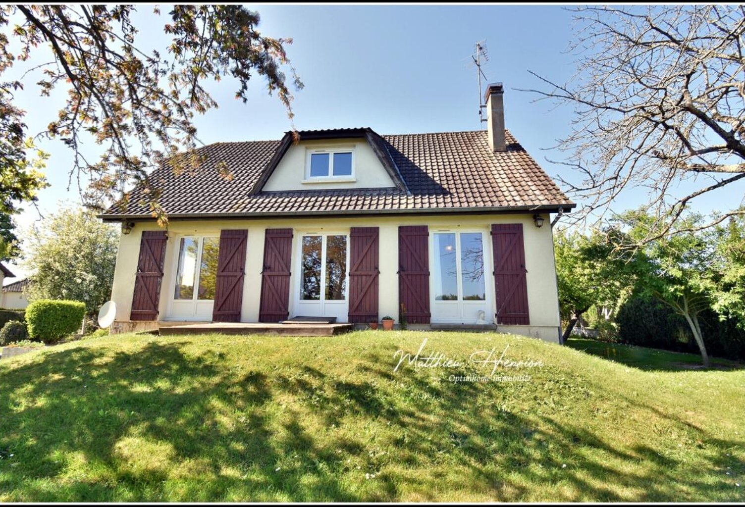 Maison familiale 4 chambres avec vie de plain-pied, sous-sol total et jardin de 1 380 m² — photo 1