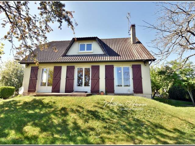 Maison familiale 4 chambres avec vie de plain-pied, sous-sol total et jardin de 1 380 m² — photo du bien