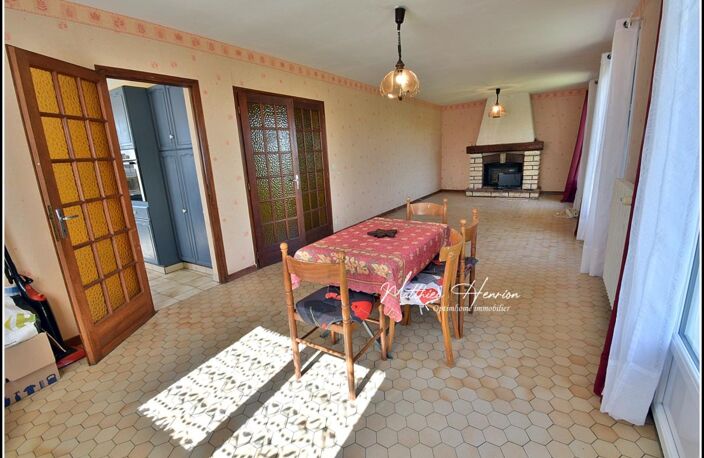 Maison familiale 4 chambres avec vie de plain-pied, sous-sol total et jardin de 1 380 m² — photo 4