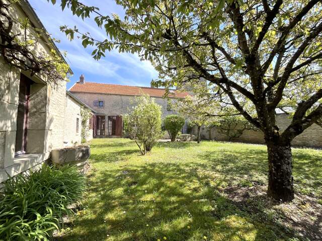 30mn Dijon Nord - Ancienne cure réhabilitée avec jardin et éléme — photo du bien