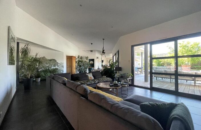 MAISON FAMILIALE DE STANDING - PLAIN-PIED - DPE B - PISCINE CHAUFFÉE - STUDIO INDÉPENDANT — photo 4