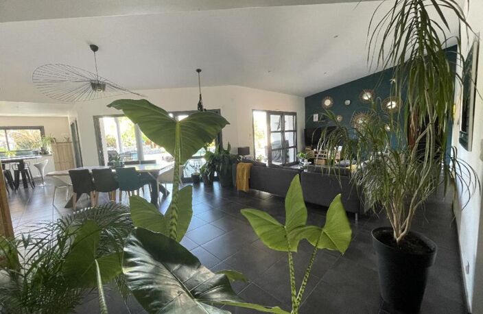 MAISON FAMILIALE DE STANDING - PLAIN-PIED - DPE B - PISCINE CHAUFFÉE - STUDIO INDÉPENDANT — photo 5