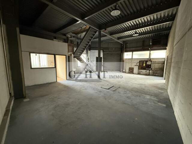 LOCAL D'ACTIVITÉS 220M2 À LOUER MONTREUIL — photo du bien