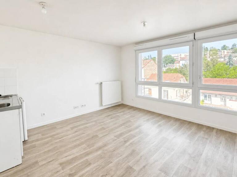 Charmant studio rénové avec parking à Corbeil-Essonnes — photo 1