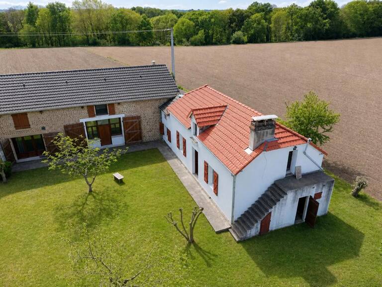 Maison avec grange attenante et jardin à Escoubès — photo 1