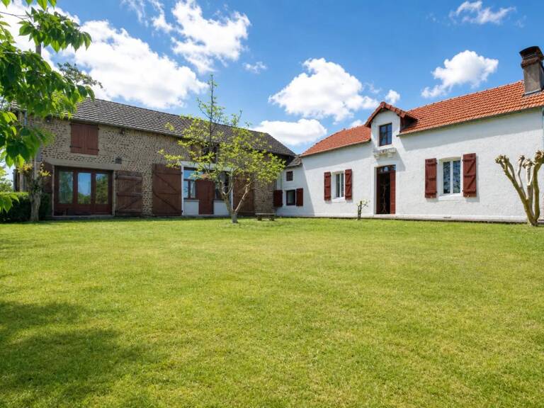 Maison avec grange attenante et jardin à Escoubès — photo 1
