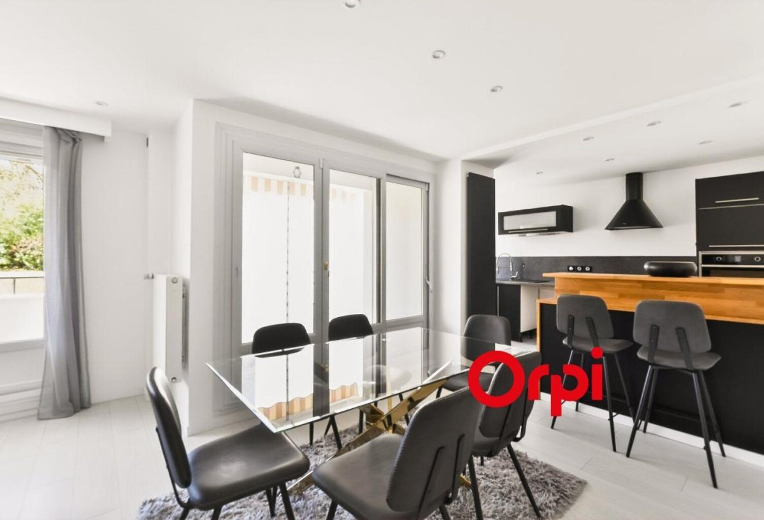 Coup de coeur assuré pour cet appartement entièrement rénové — photo 1