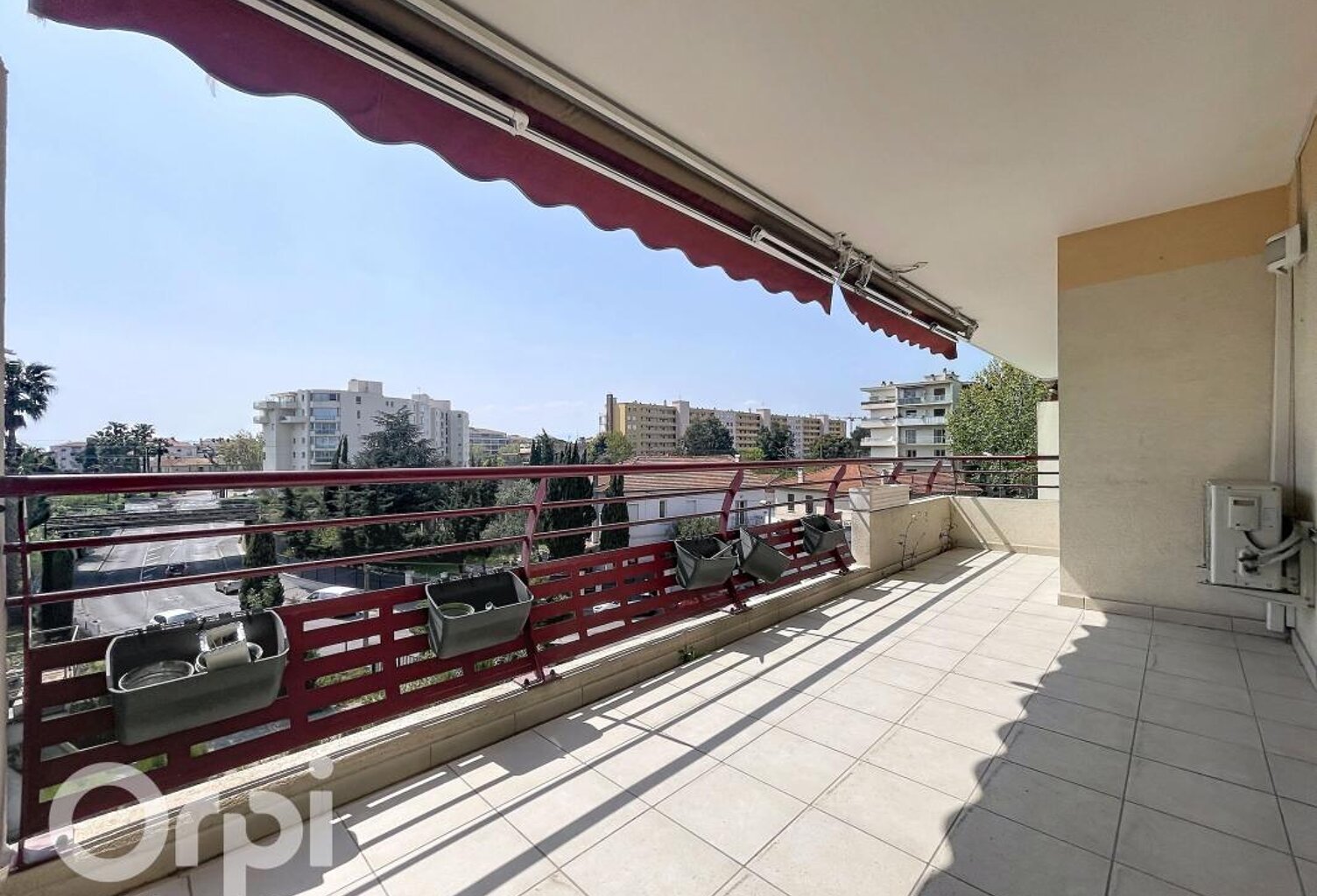 Dernier étage avec ascenseur, terrasse et garage proche plage — photo 1