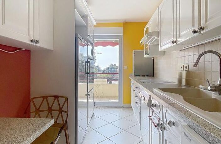 Dernier étage avec ascenseur, terrasse et garage proche plage — photo 3