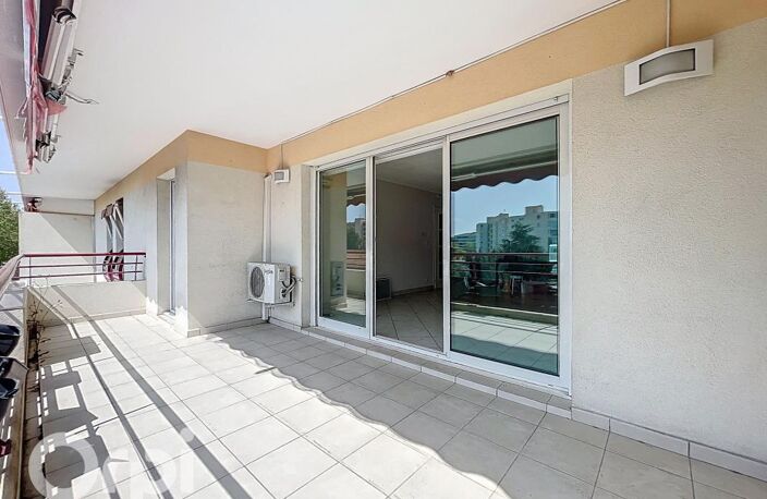 Dernier étage avec ascenseur, terrasse et garage proche plage — photo 5