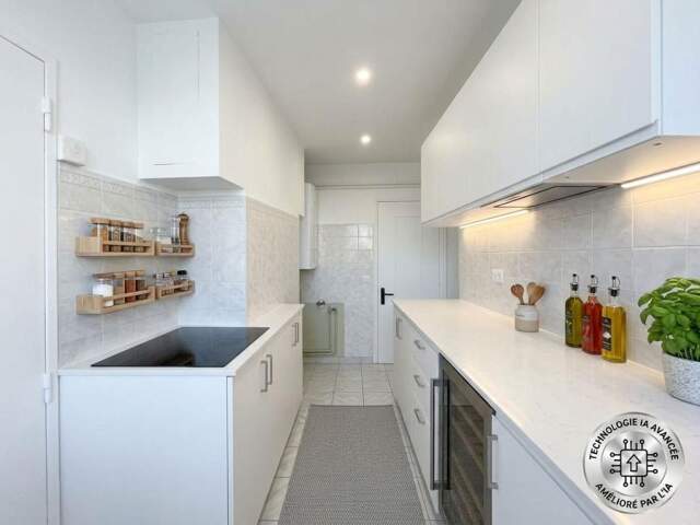 Appartement T3/T4 Orléans 71m² | Balcon & Vue 6e étage | Proche Tram & Commerces | Ravalement récent | Possibilité 3 chambres | Idéal Investisseur — photo du bien