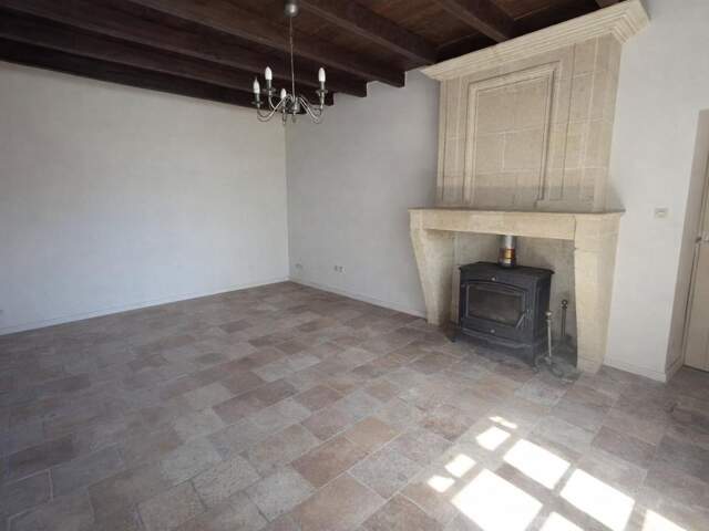 Ensemble immobilier : maison 90 m², 2e bâtisse 83 m², grande remise 51 m², garage et terrain constructible — photo du bien