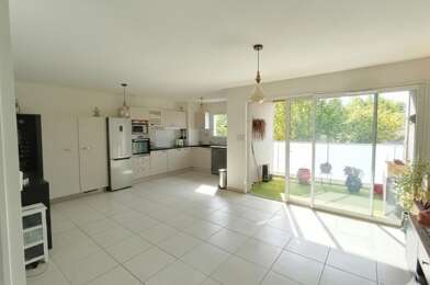Appartement 3 pièces 275600 €