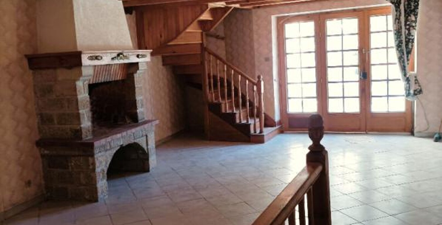 Maison à Rénover Antugnac 7 pièce(s) 121 m2 avec garage et grange — photo 1