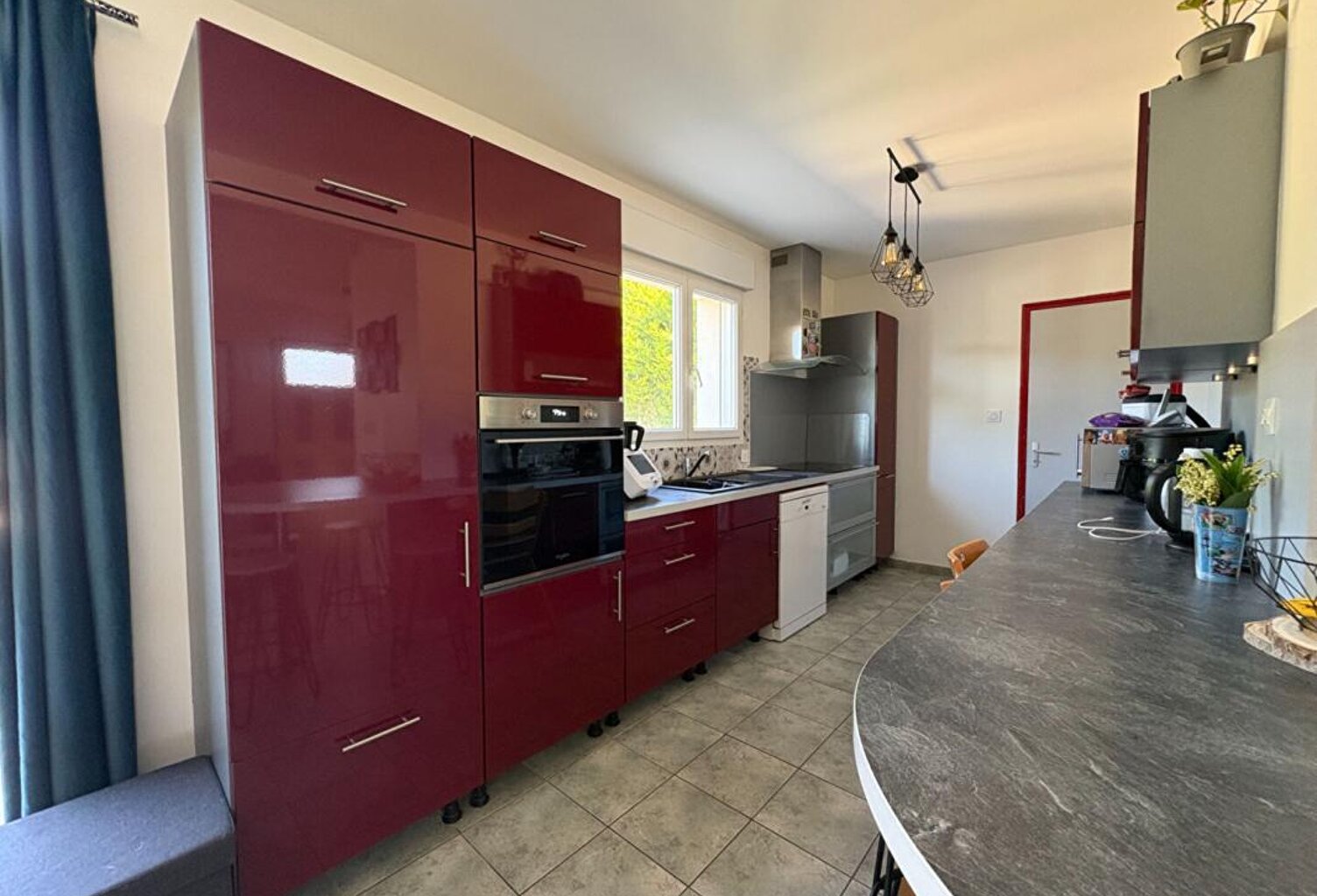 Maison située en bourg ,deuxième couronne d'Angers — photo 1