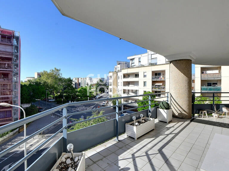 Bachut - Appartement T5 de 106 m² avec 2 balcons, cave, garage et parking, Proximité Maison de la danse, Lyon 8ème (69008) — photo 1