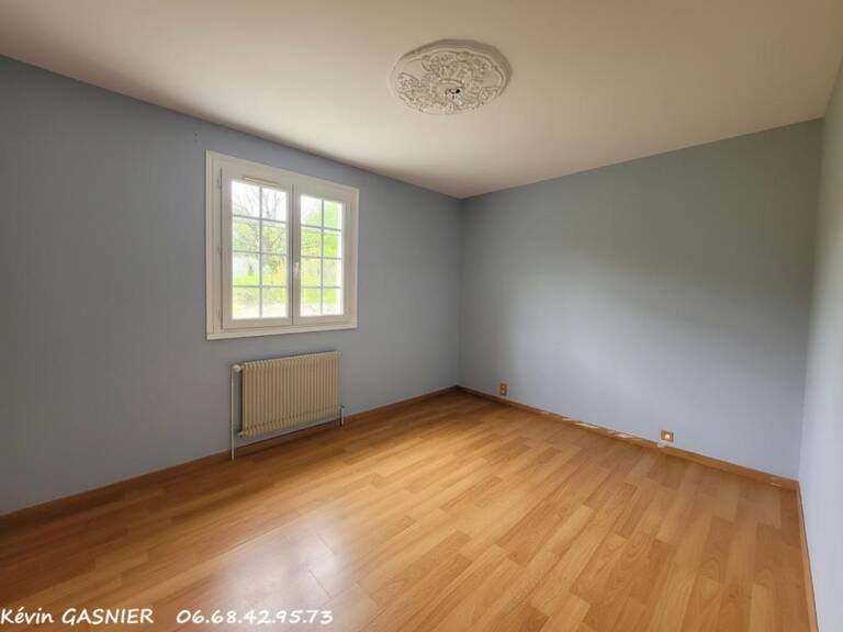 ROULLET SAINT ESTEPHE (16440) : Maison de plain pied de 93m2 avec garage — photo 1
