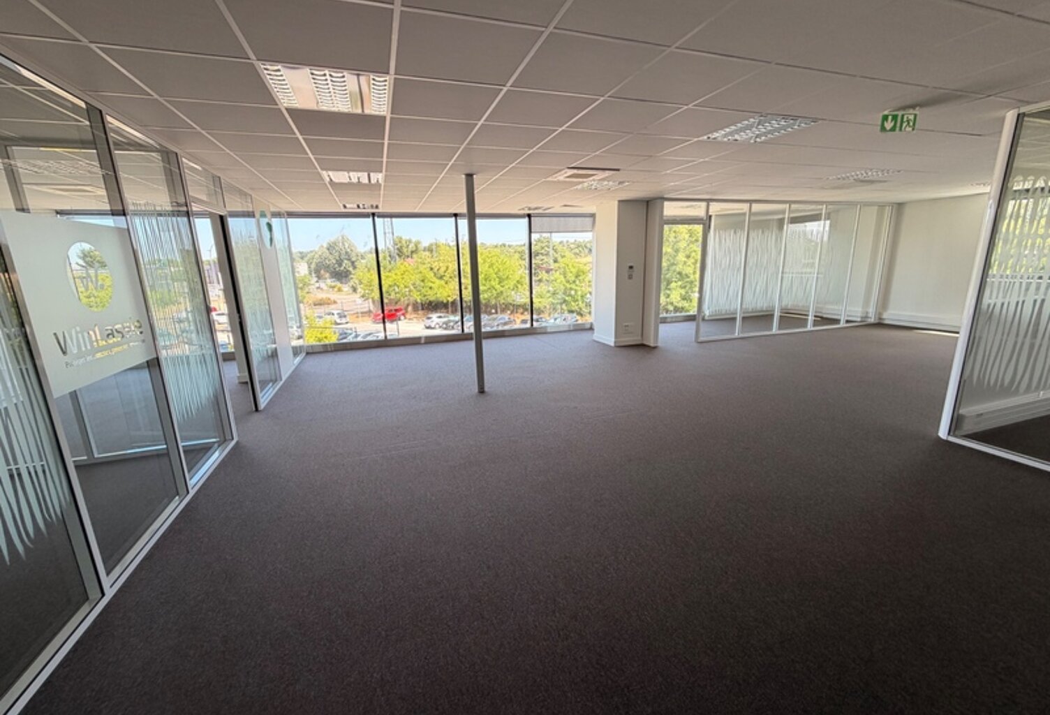 bureaux à vendre CHAPONOST (69) magnifique plateau de 160m2 dans l'immeuble LW1, face à la gare de Chaponost — photo 1