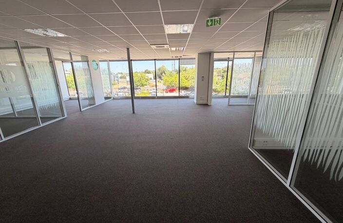 bureaux à vendre CHAPONOST (69) magnifique plateau de 160m2 dans l'immeuble LW1, face à la gare de Chaponost — photo 2