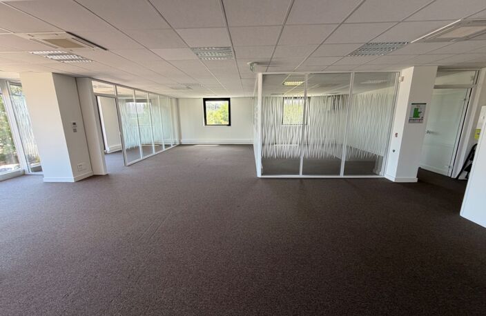 bureaux à vendre CHAPONOST (69) magnifique plateau de 160m2 dans l'immeuble LW1, face à la gare de Chaponost — photo 4