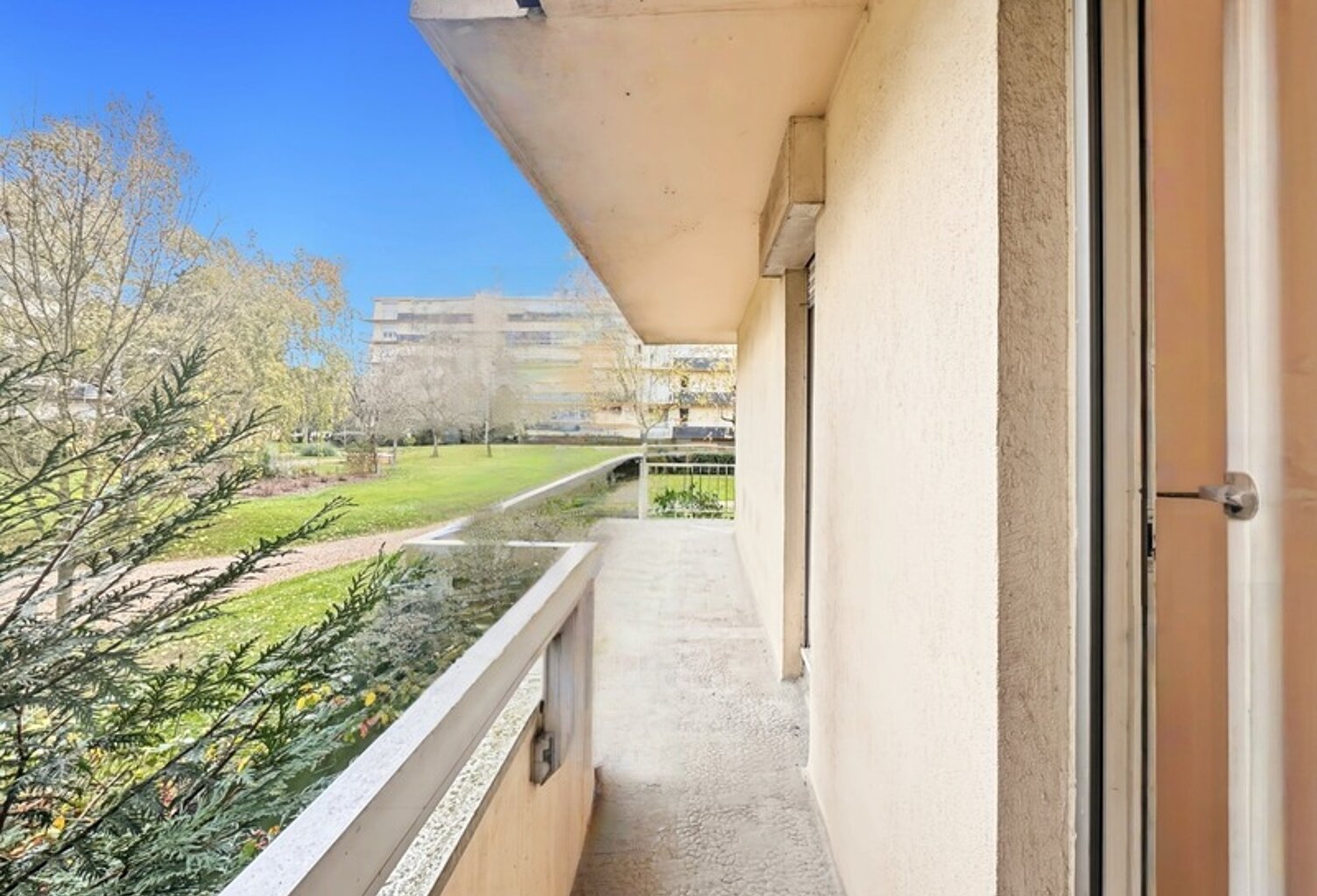 Angers – Quartier Roseraie Appartement T3 traversant avec large balcon d’angle, cave et parking er de la Roseraie découvrez cet appartement T3 qui of — photo 1