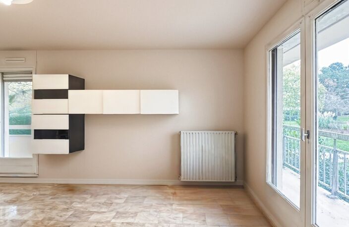 Angers – Quartier Roseraie Appartement T3 traversant avec large balcon d’angle, cave et parking er de la Roseraie découvrez cet appartement T3 qui of — photo 3