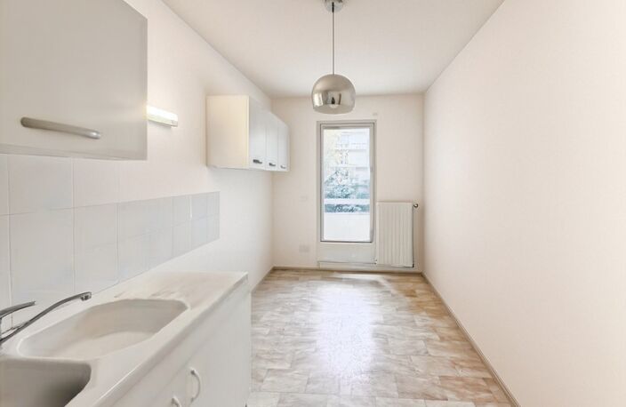 Angers – Quartier Roseraie Appartement T3 traversant avec large balcon d’angle, cave et parking er de la Roseraie découvrez cet appartement T3 qui of — photo 5