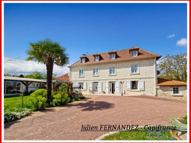 Dpt Vienne (86), à vendre CHÂTELLERAULT Propriété P15 de 385,12m² -Terrain de 21142m² — photo du bien