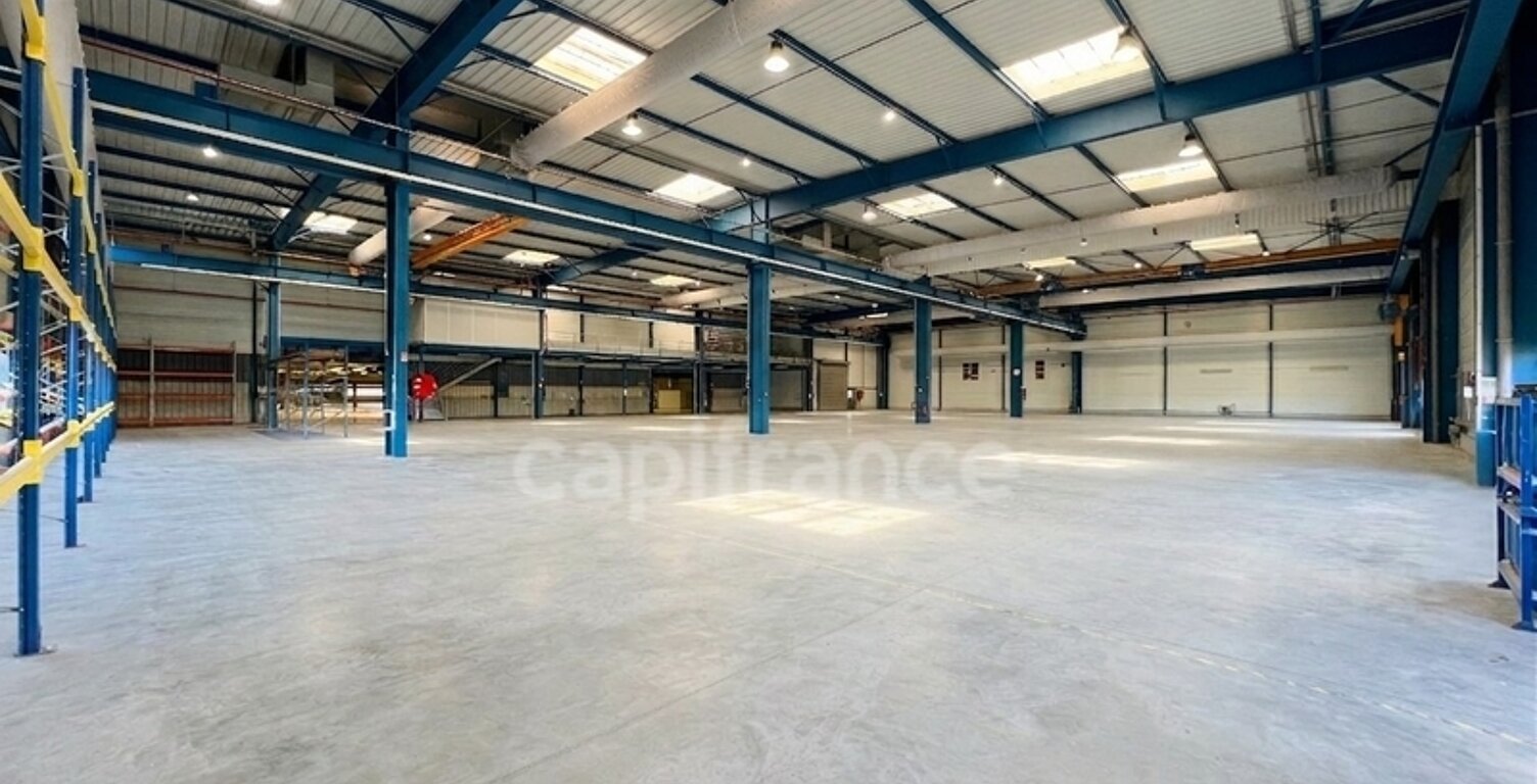 Site industriel et logistique de 7 160 m² sur 5,1 ha - Accès N10 - Chevanceaux (17) — photo 1